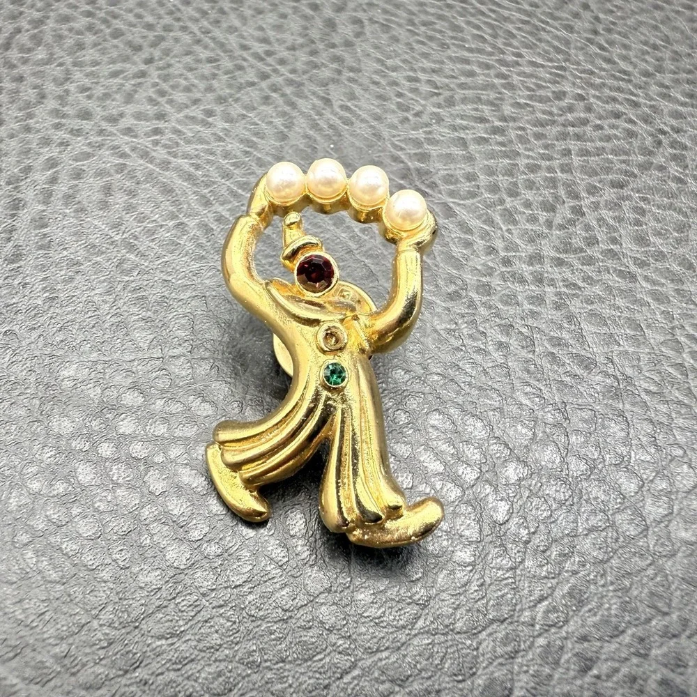 Vintage JJ Clown Juggler Brooch Pin Gold Tone Faux Pearl Rhinestone Womens 1.5